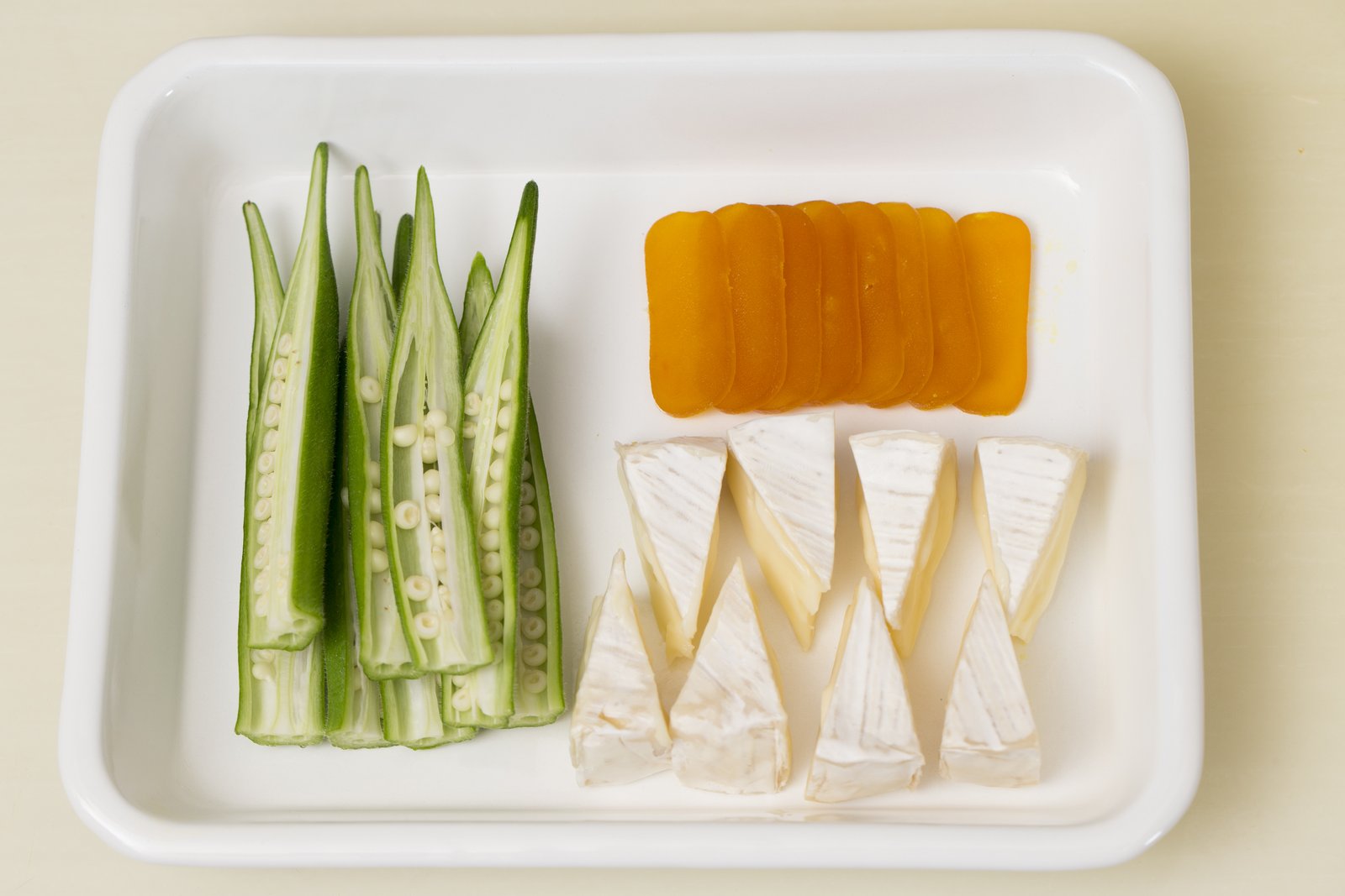 からすみとチーズの焼春巻きの作り方 手順1